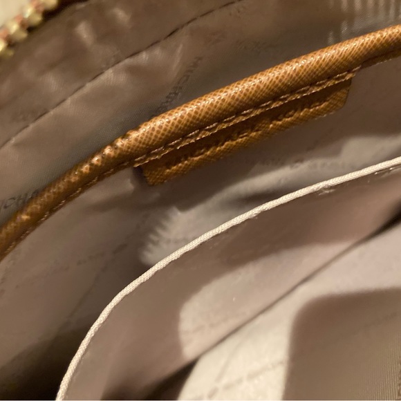 Brown crossbody Michael Kors Bag with gold studs - Picture 2 of 3